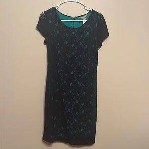 Banana republic size 2 lace dress with green underlay.